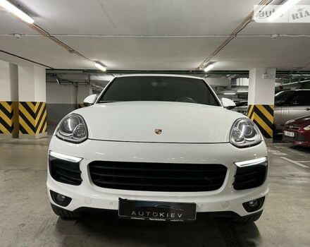 Белый Порше Каен, объемом двигателя 3.6 л и пробегом 147 тыс. км за 27900 $, фото 4 на Automoto.ua