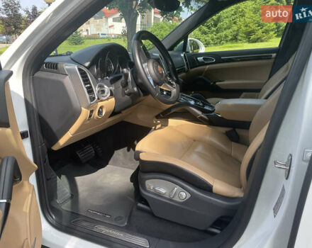 Білий Порше Cayenne, об'ємом двигуна 2.97 л та пробігом 172 тис. км за 33500 $, фото 10 на Automoto.ua