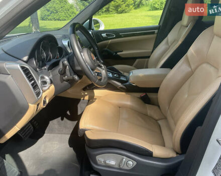 Білий Порше Cayenne, об'ємом двигуна 2.97 л та пробігом 172 тис. км за 33500 $, фото 11 на Automoto.ua