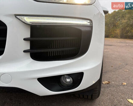 Белый Порше Каен, объемом двигателя 2.97 л и пробегом 180 тыс. км за 34000 $, фото 12 на Automoto.ua