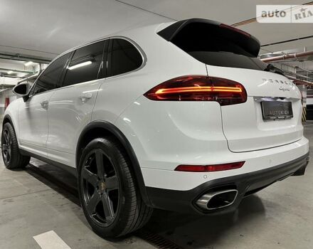 Белый Порше Каен, объемом двигателя 3.6 л и пробегом 147 тыс. км за 27900 $, фото 7 на Automoto.ua