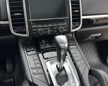 Белый Порше Каен, объемом двигателя 2.97 л и пробегом 180 тыс. км за 34000 $, фото 33 на Automoto.ua