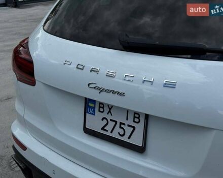 Білий Порше Cayenne, об'ємом двигуна 2.97 л та пробігом 330 тис. км за 28500 $, фото 11 на Automoto.ua