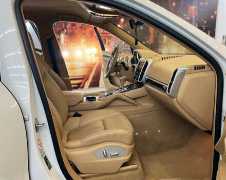 Белый Порше Каен, объемом двигателя 2.97 л и пробегом 167 тыс. км за 33499 $, фото 8 на Automoto.ua