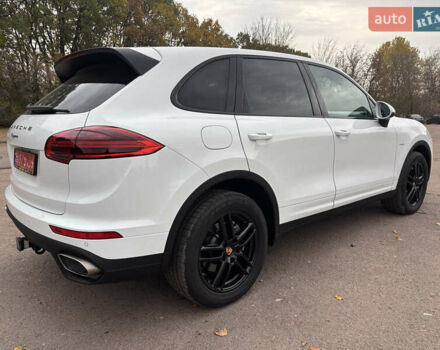 Белый Порше Каен, объемом двигателя 2.97 л и пробегом 180 тыс. км за 34000 $, фото 7 на Automoto.ua