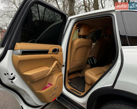 Белый Порше Каен, объемом двигателя 3.6 л и пробегом 96 тыс. км за 39690 $, фото 28 на Automoto.ua