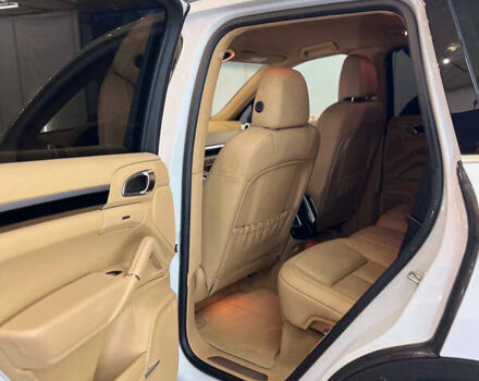 Белый Порше Каен, объемом двигателя 2.97 л и пробегом 167 тыс. км за 33499 $, фото 4 на Automoto.ua