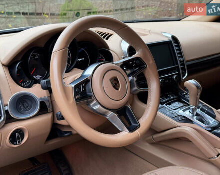 Белый Порше Каен, объемом двигателя 3.6 л и пробегом 96 тыс. км за 39690 $, фото 17 на Automoto.ua