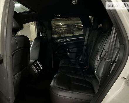 Белый Порше Каен, объемом двигателя 3.6 л и пробегом 147 тыс. км за 27900 $, фото 54 на Automoto.ua