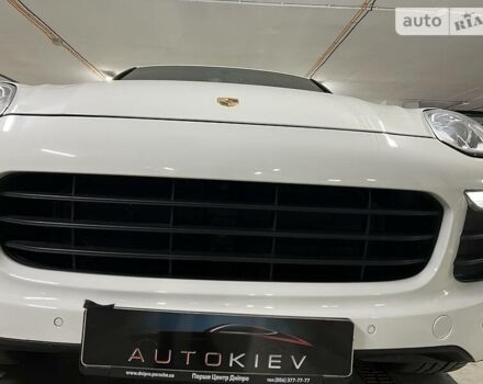 Белый Порше Каен, объемом двигателя 3.6 л и пробегом 147 тыс. км за 27900 $, фото 16 на Automoto.ua