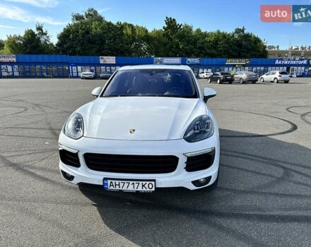 Белый Порше Каен, объемом двигателя 2.97 л и пробегом 180 тыс. км за 32000 $, фото 2 на Automoto.ua