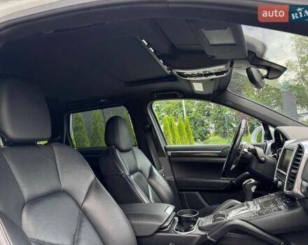 Білий Порше Cayenne, об'ємом двигуна 2.97 л та пробігом 330 тис. км за 28500 $, фото 32 на Automoto.ua