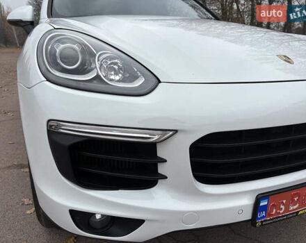 Белый Порше Каен, объемом двигателя 2.97 л и пробегом 180 тыс. км за 34000 $, фото 9 на Automoto.ua
