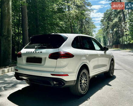 Білий Порше Cayenne, об'ємом двигуна 2.97 л та пробігом 172 тис. км за 33500 $, фото 3 на Automoto.ua