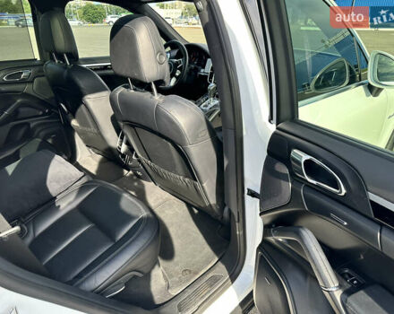 Белый Порше Каен, объемом двигателя 2.97 л и пробегом 180 тыс. км за 32000 $, фото 30 на Automoto.ua