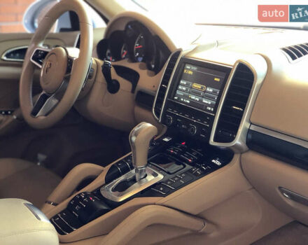 Белый Порше Каен, объемом двигателя 2.97 л и пробегом 167 тыс. км за 33499 $, фото 15 на Automoto.ua