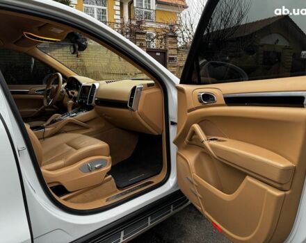 Білий Порше Cayenne, об'ємом двигуна 3.6 л та пробігом 96 тис. км за 39690 $, фото 34 на Automoto.ua