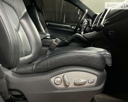 Белый Порше Каен, объемом двигателя 3.6 л и пробегом 147 тыс. км за 27900 $, фото 69 на Automoto.ua