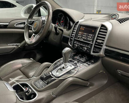 Білий Порше Cayenne, об'ємом двигуна 3.6 л та пробігом 152 тис. км за 28700 $, фото 12 на Automoto.ua
