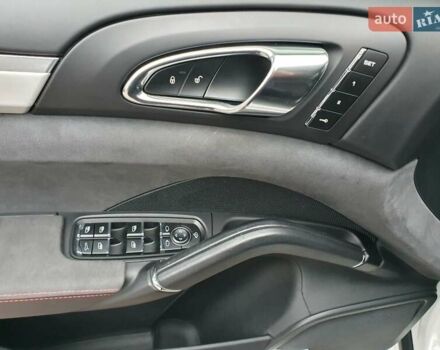 Белый Порше Каен, объемом двигателя 3.6 л и пробегом 143 тыс. км за 39999 $, фото 52 на Automoto.ua