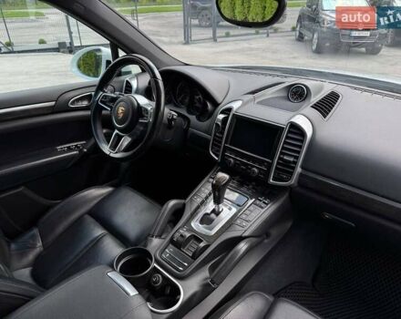 Білий Порше Cayenne, об'ємом двигуна 2.97 л та пробігом 330 тис. км за 28500 $, фото 34 на Automoto.ua
