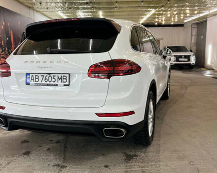 Белый Порше Каен, объемом двигателя 2.97 л и пробегом 167 тыс. км за 33499 $, фото 3 на Automoto.ua