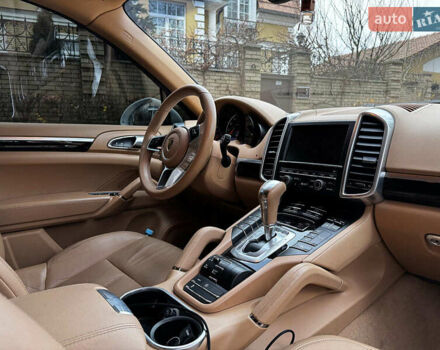 Белый Порше Каен, объемом двигателя 3.6 л и пробегом 96 тыс. км за 39690 $, фото 32 на Automoto.ua