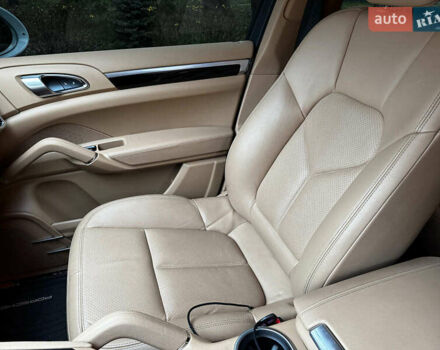 Белый Порше Каен, объемом двигателя 3.6 л и пробегом 96 тыс. км за 39690 $, фото 25 на Automoto.ua