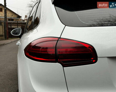 Белый Порше Каен, объемом двигателя 3.6 л и пробегом 96 тыс. км за 39690 $, фото 11 на Automoto.ua