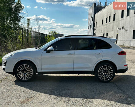 Белый Порше Каен, объемом двигателя 3.6 л и пробегом 170 тыс. км за 26500 $, фото 6 на Automoto.ua