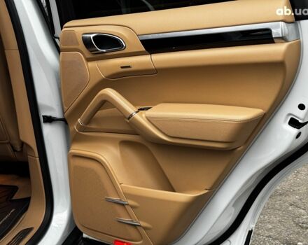 Білий Порше Cayenne, об'ємом двигуна 3.6 л та пробігом 96 тис. км за 39690 $, фото 30 на Automoto.ua