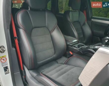 Белый Порше Каен, объемом двигателя 3.6 л и пробегом 143 тыс. км за 39999 $, фото 37 на Automoto.ua