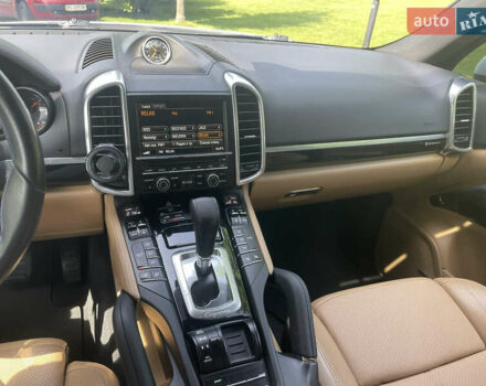 Білий Порше Cayenne, об'ємом двигуна 2.97 л та пробігом 172 тис. км за 33500 $, фото 14 на Automoto.ua