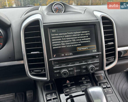 Белый Порше Каен, объемом двигателя 2.97 л и пробегом 180 тыс. км за 34000 $, фото 36 на Automoto.ua