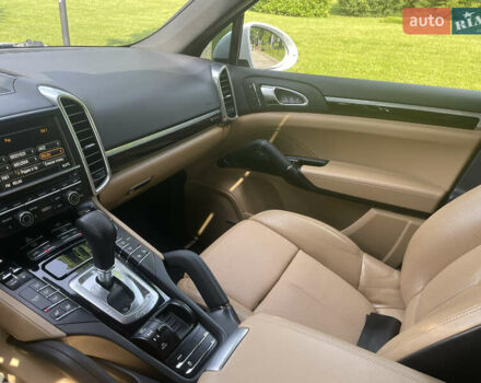 Білий Порше Cayenne, об'ємом двигуна 2.97 л та пробігом 172 тис. км за 33500 $, фото 13 на Automoto.ua