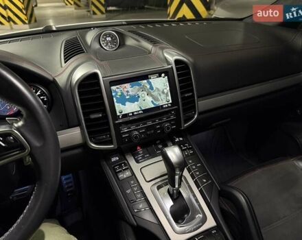 Білий Порше Cayenne, об'ємом двигуна 3.6 л та пробігом 139 тис. км за 29999 $, фото 45 на Automoto.ua