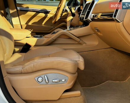 Белый Порше Каен, объемом двигателя 3.6 л и пробегом 170 тыс. км за 26500 $, фото 12 на Automoto.ua