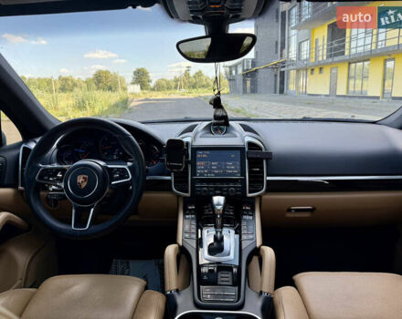 Білий Порше Cayenne, об'ємом двигуна 3 л та пробігом 206 тис. км за 31000 $, фото 49 на Automoto.ua