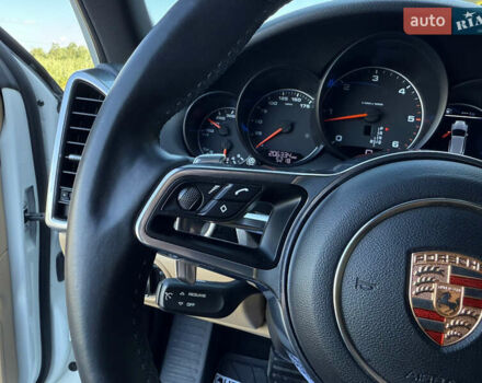 Білий Порше Cayenne, об'ємом двигуна 3 л та пробігом 206 тис. км за 31000 $, фото 21 на Automoto.ua