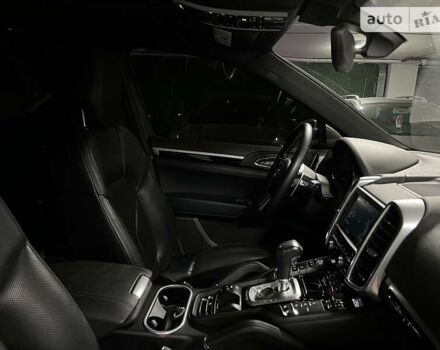 Белый Порше Каен, объемом двигателя 3.6 л и пробегом 147 тыс. км за 27900 $, фото 66 на Automoto.ua