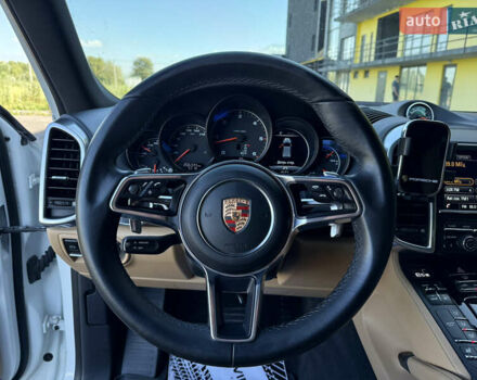 Білий Порше Cayenne, об'ємом двигуна 3 л та пробігом 206 тис. км за 31000 $, фото 20 на Automoto.ua