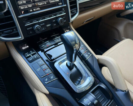 Білий Порше Cayenne, об'ємом двигуна 3 л та пробігом 206 тис. км за 31000 $, фото 31 на Automoto.ua