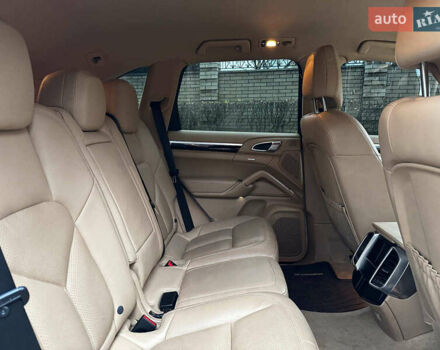 Белый Порше Каен, объемом двигателя 3.6 л и пробегом 96 тыс. км за 39690 $, фото 29 на Automoto.ua