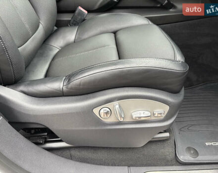 Белый Порше Каен, объемом двигателя 2.97 л и пробегом 180 тыс. км за 34000 $, фото 24 на Automoto.ua