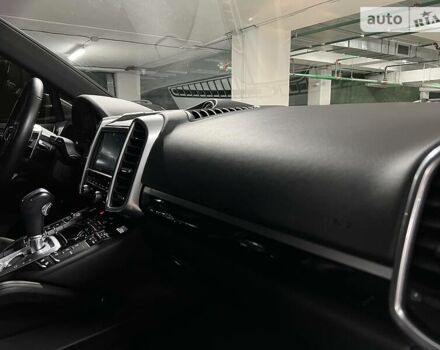 Белый Порше Каен, объемом двигателя 3.6 л и пробегом 147 тыс. км за 27900 $, фото 67 на Automoto.ua