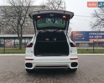 Белый Порше Каен, объемом двигателя 3.6 л и пробегом 143 тыс. км за 39999 $, фото 22 на Automoto.ua