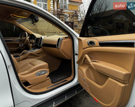 Белый Порше Каен, объемом двигателя 3.6 л и пробегом 96 тыс. км за 39690 $, фото 34 на Automoto.ua