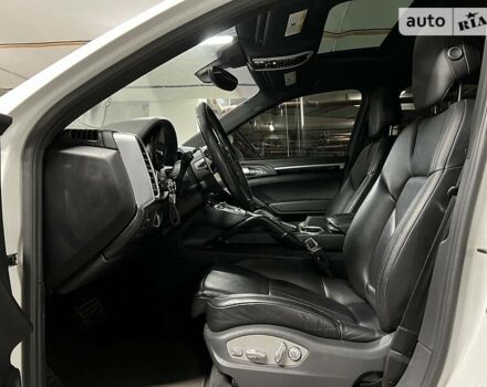 Белый Порше Каен, объемом двигателя 3.6 л и пробегом 147 тыс. км за 27900 $, фото 27 на Automoto.ua