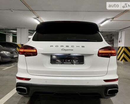 Белый Порше Каен, объемом двигателя 3.6 л и пробегом 147 тыс. км за 27900 $, фото 9 на Automoto.ua