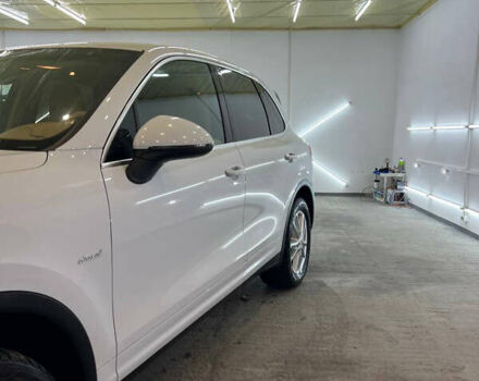 Белый Порше Каен, объемом двигателя 2.97 л и пробегом 167 тыс. км за 33499 $, фото 2 на Automoto.ua